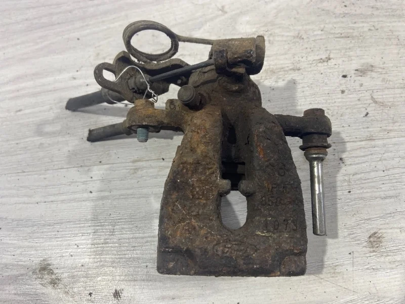 Суппорт задний левый Ford Mondeo 4 (07-14) ХЕЧБЕК