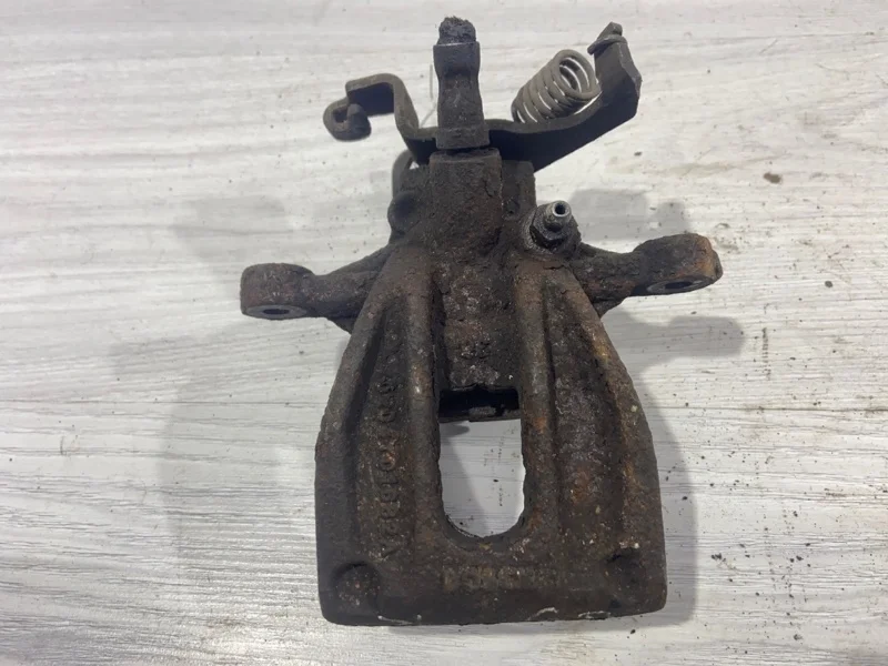 Суппорт задний правый Ford Mondeo 3 (00-07)