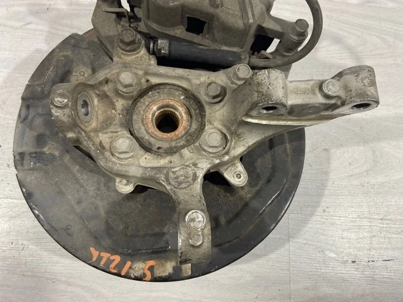 Кулак поворотный передний правый Ford Explorer