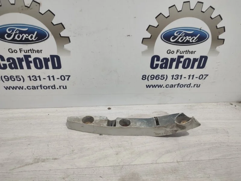 Кронштейн переднего бампера правый Ford Focus 2