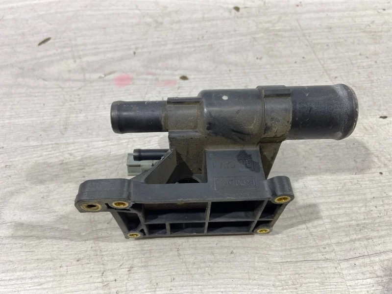 Фланец системы охлаждения (тройник) Ford Mondeo 4