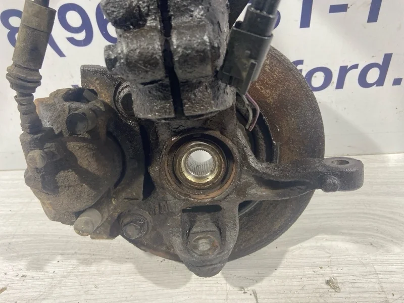 Кулак поворотный передний правый Ford Mondeo 4