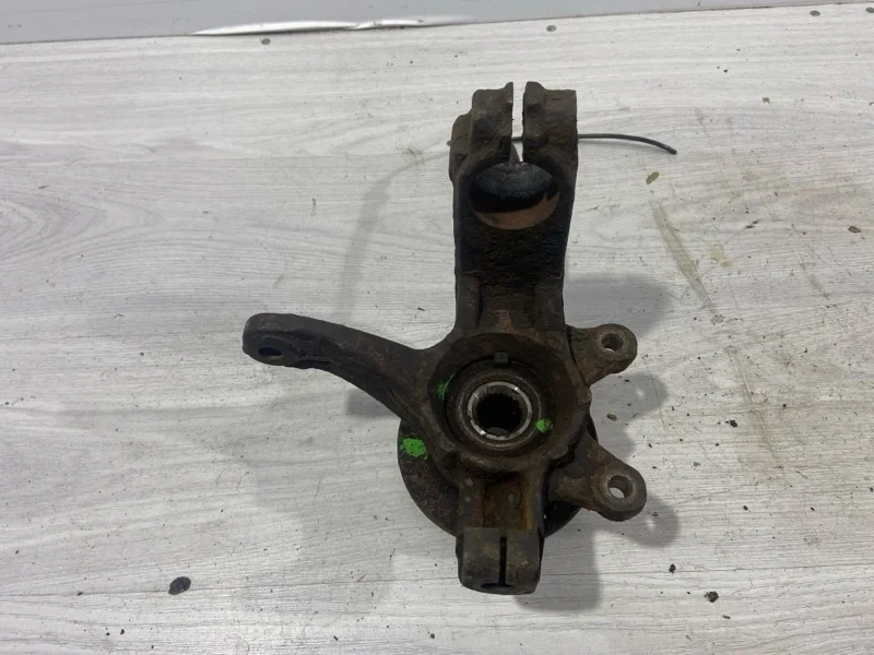 Кулак поворотный передний левый Ford Fiesta