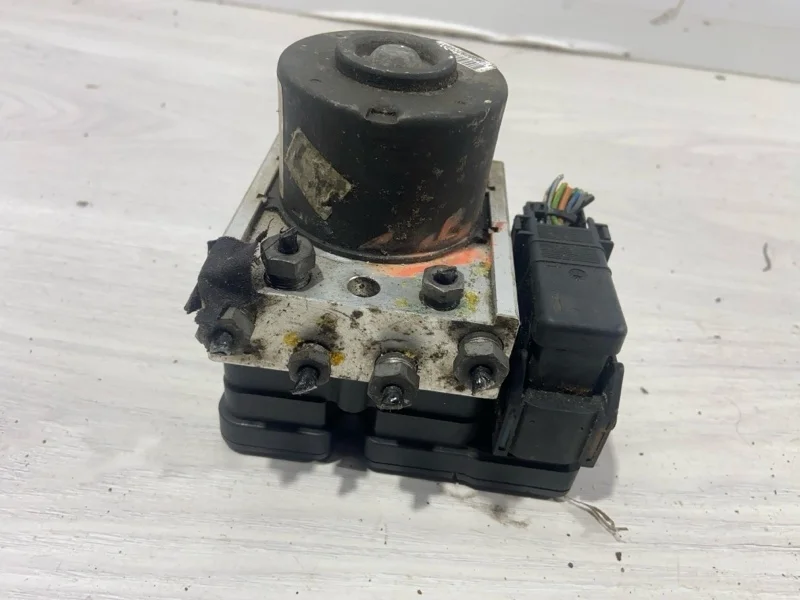 Блок ABS (насос) Ford Fusion (01-12) UAV 1.6L