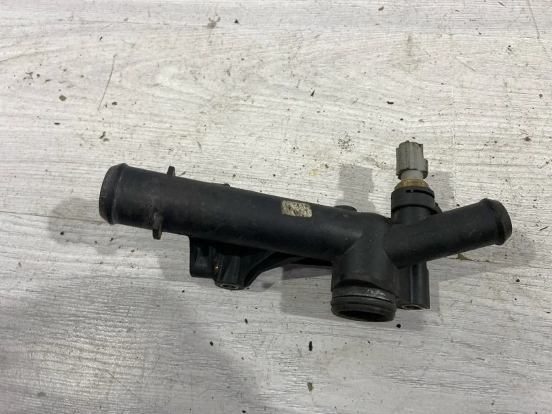 Фланец системы охлаждения (тройник) Ford Focus 3