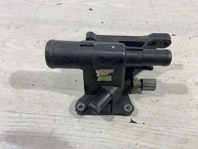 Фланец системы охлаждения (тройник) Ford S-MAX