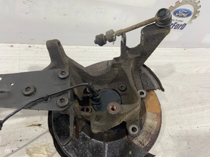 Кулак поворотный задний левый Ford Kuga 1 (08-12)