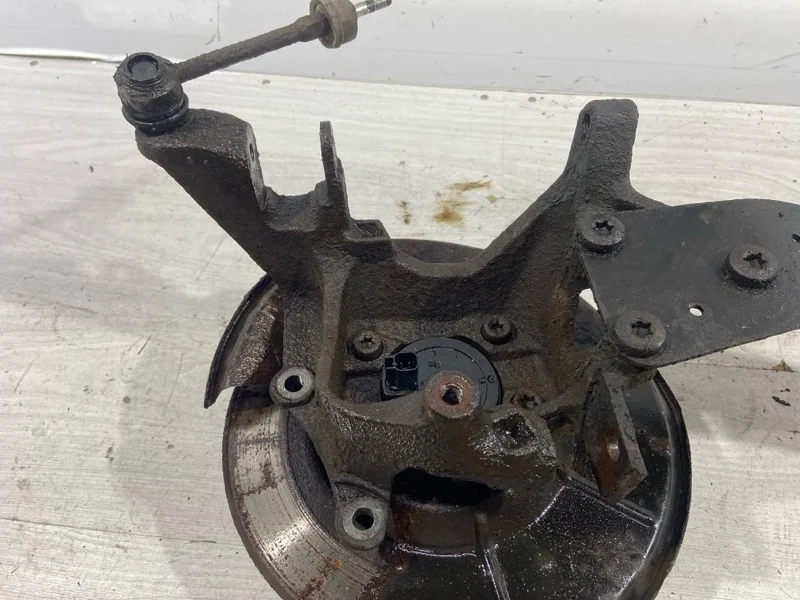 Кулак поворотный задний правый Ford Kuga 1 (08-12)