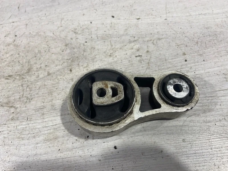 Опора двигателя задняя Ford Fusion (01-12) UAV