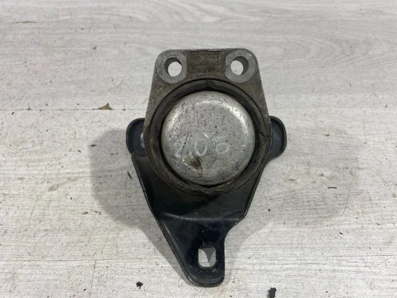 Опора двигателя правая Ford Mondeo 3 (00-07) СЕДАН