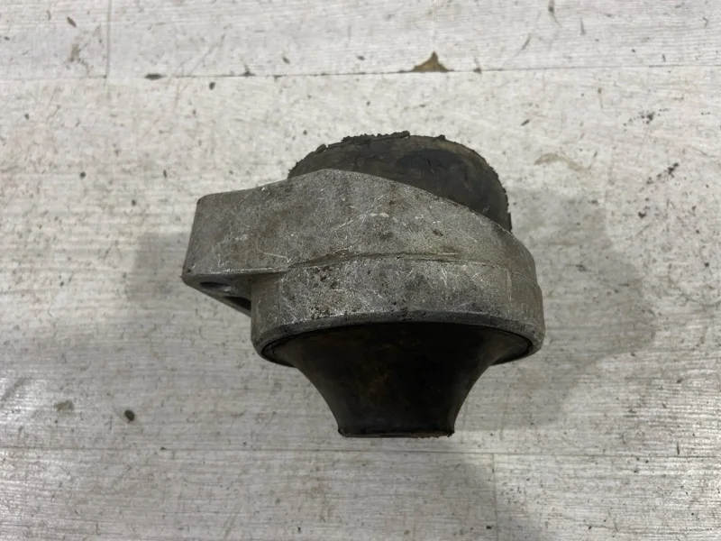 Опора двигателя правая Ford Mondeo 3 (00-07) СЕДАН