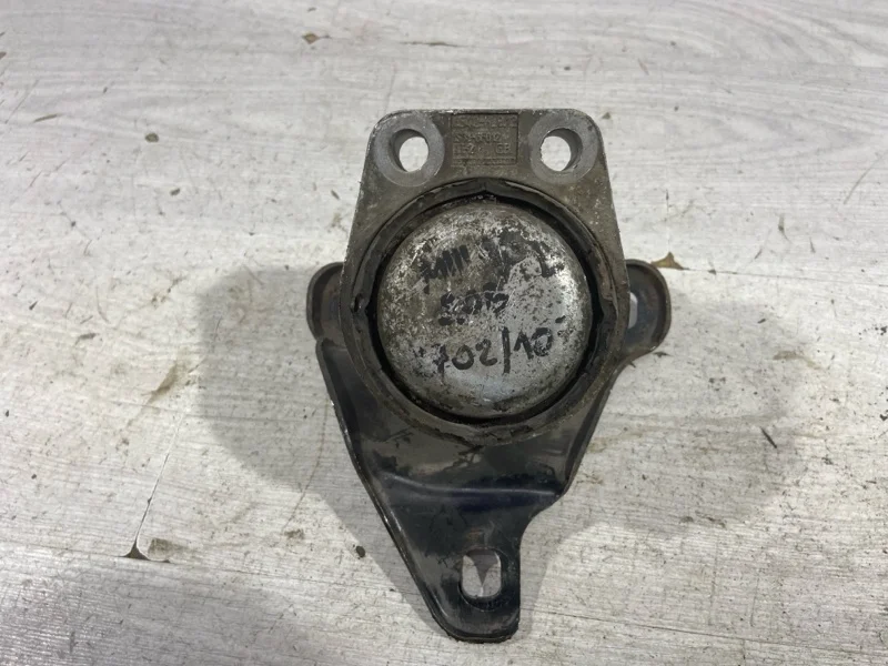 Опора двигателя правая Ford Mondeo 3 (00-07) СЕДАН