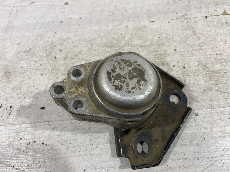 Опора двигателя правая Ford Fusion (01-12) UAV