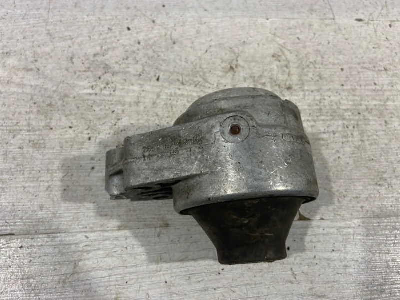 Опора двигателя правая Ford Fusion (01-12) UAV