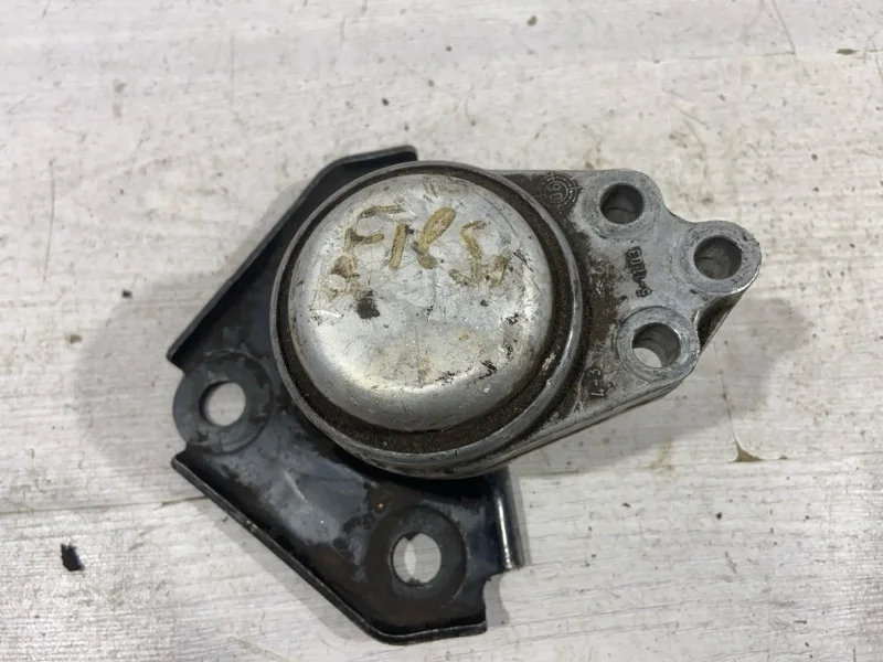 Опора двигателя правая Ford Fusion (01-12) UAV