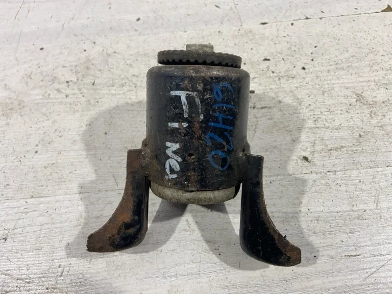 Опора двигателя правая Ford Fiesta (08-12) ХЭТЧБЕК