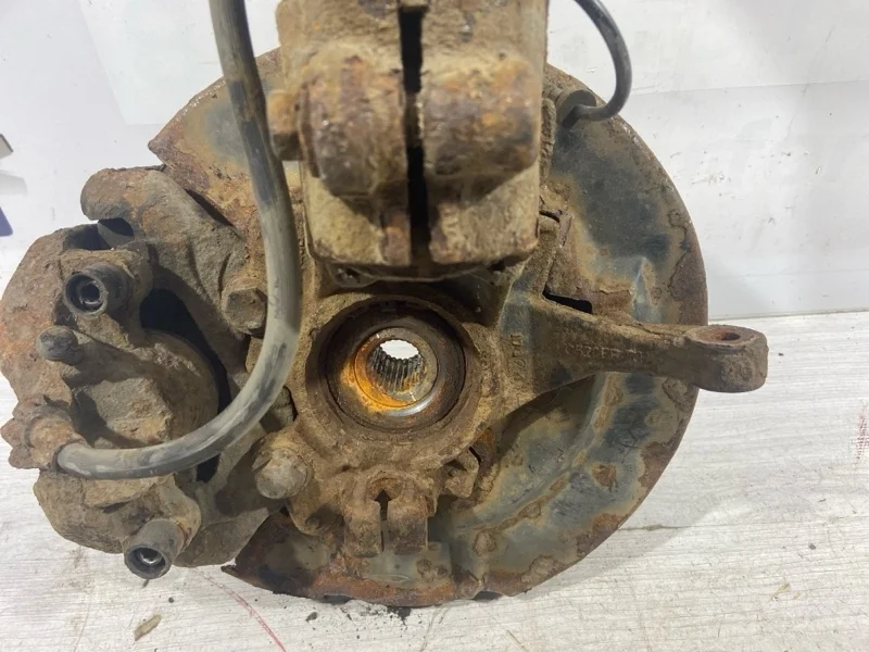 Кулак поворотный передний правый Ford Kuga 2