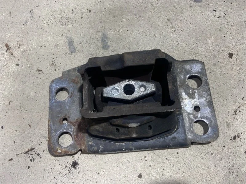 Опора двигателя левая Ford Mondeo 4 (07-14)