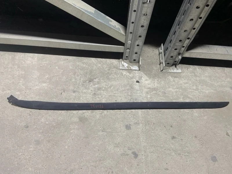 Молдинг лобового стекла левый Ford Focus 3 (14-19)