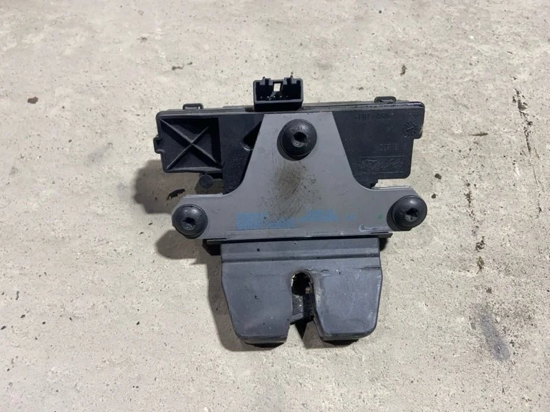 Замок багажника Ford Focus 2 (04-08) УНИВЕРСАЛ