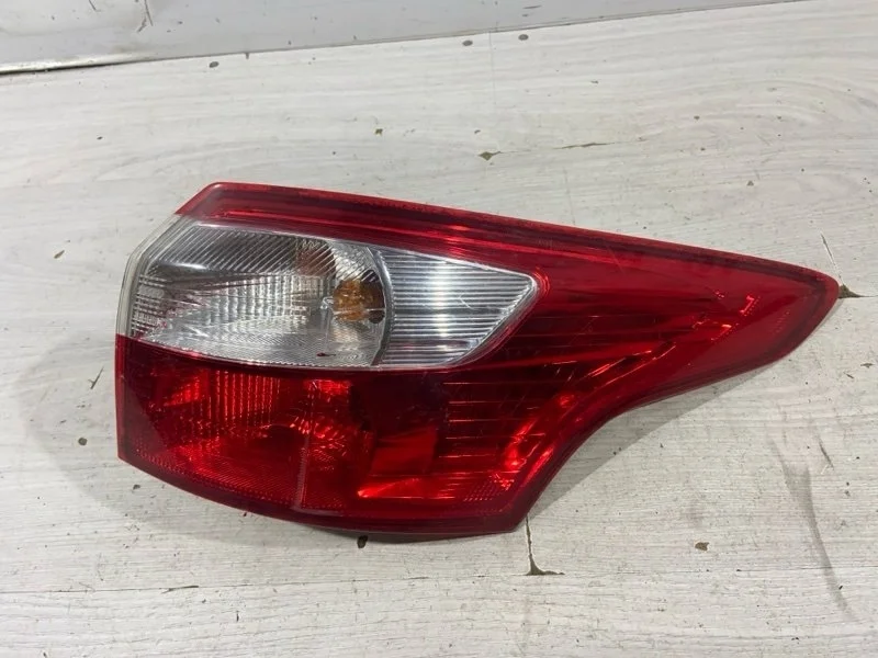 Фонарь задний наружный правый Ford Focus 3 (11-14)