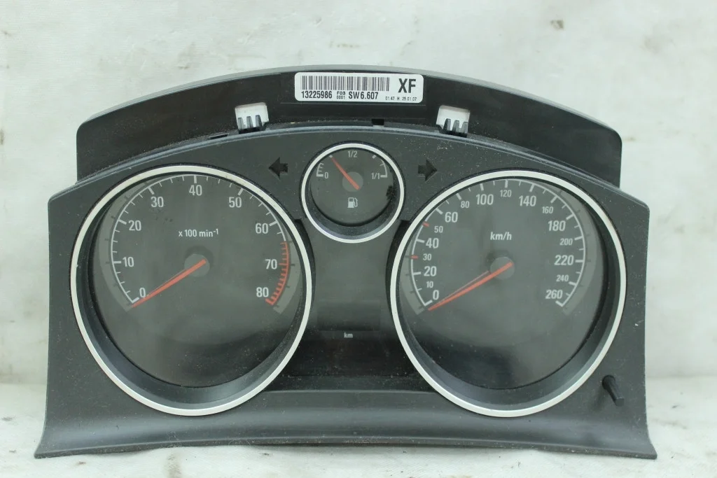Панель приборов МКПП 13225986 XF Opel Astra H
