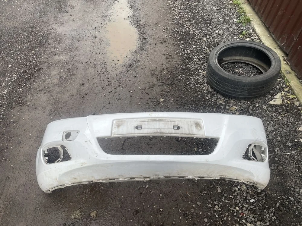 бампер передний opel zafira B рестаил дефект