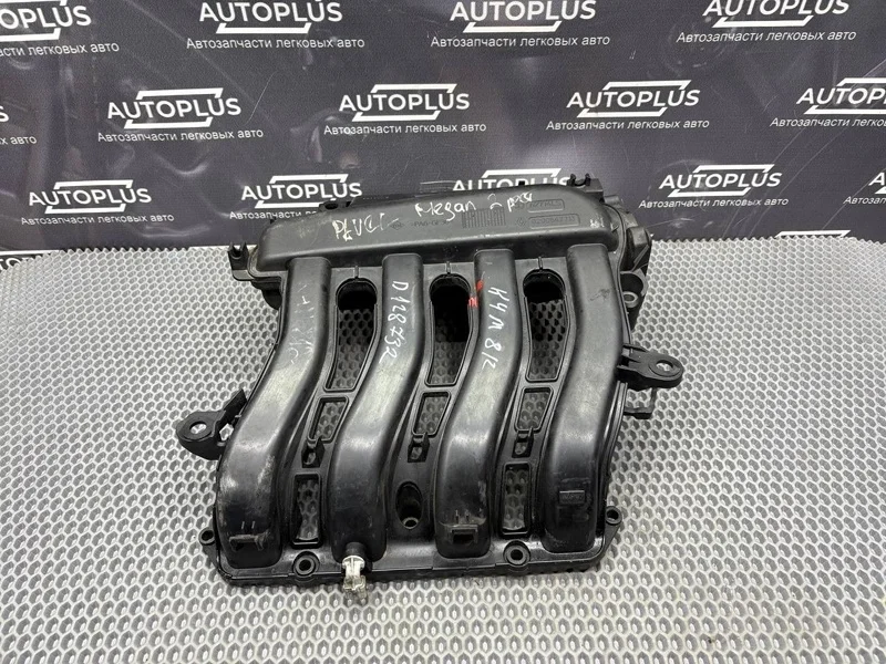 Впускной коллектор Renault Megane 2007 8200647713 СЕДАН K4M812