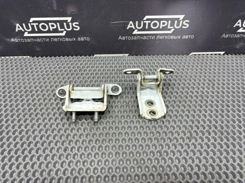 Петля двери Nissan Almera 82401ED01A G15 1.6 K4M 848, задняя левая