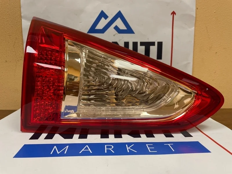 Фонарь в крышку багажника задний левый INFINITI