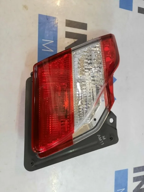 Фонарь в крышку багажника задний левый INFINITI