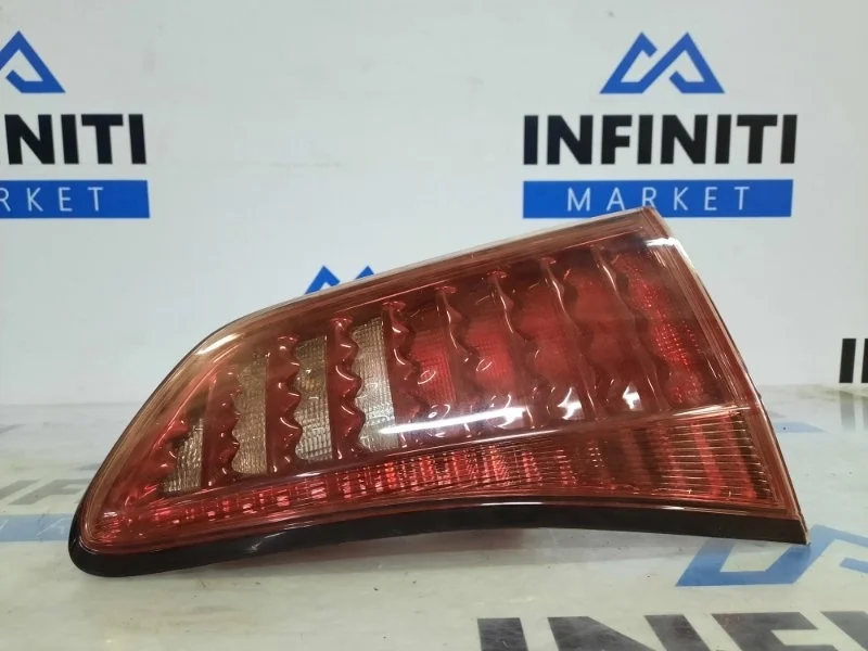 Фонарь в крышку багажника задний правый INFINITI
