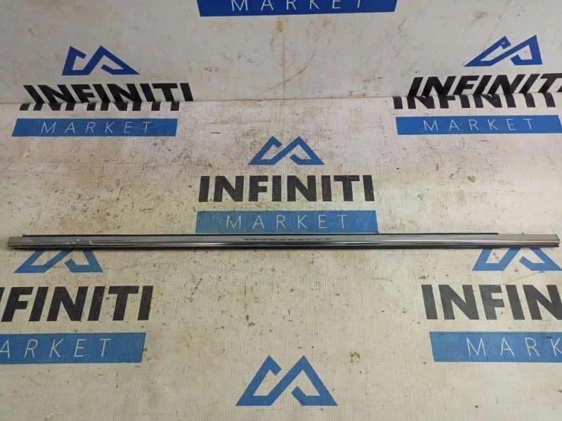 Молдинг двери центральный передний правый INFINITI