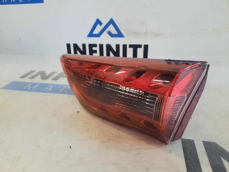 Фонарь в крышку багажника задний правый INFINITI
