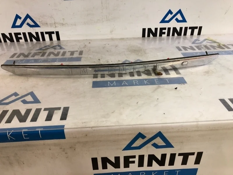 Молдинг крышки багажника верхний задний INFINITI