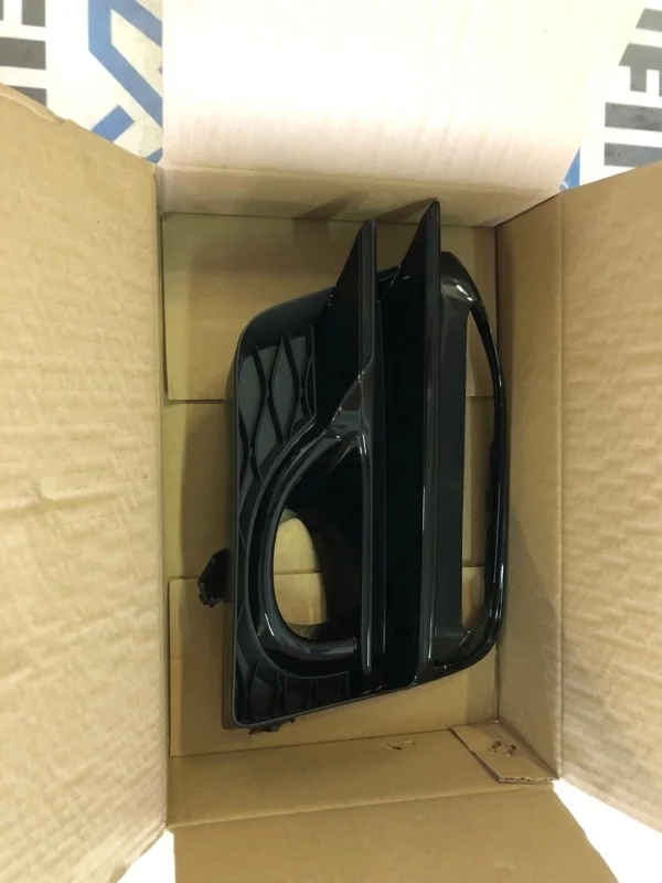 Накладка ПТФ окантовка противотуманки левая