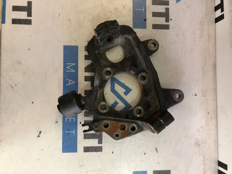 Кулак задней подвески задний правый INFINITI QX80