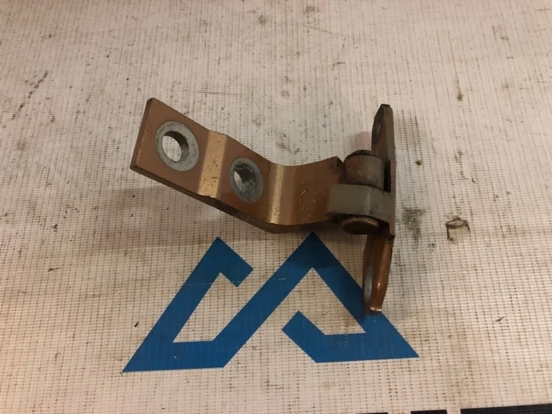 Петля двери нижняя задняя правая INFINITI QX80 Z62