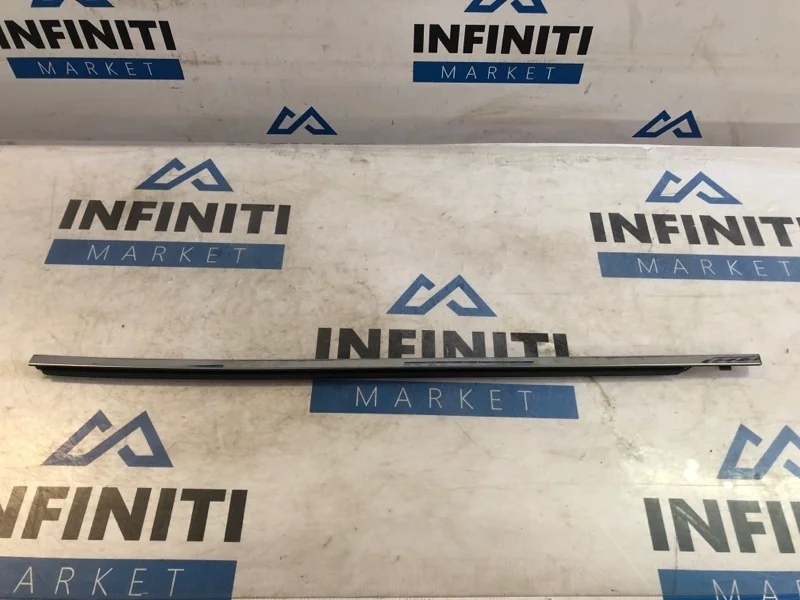 Молдинг двери центральный передний левый INFINITI