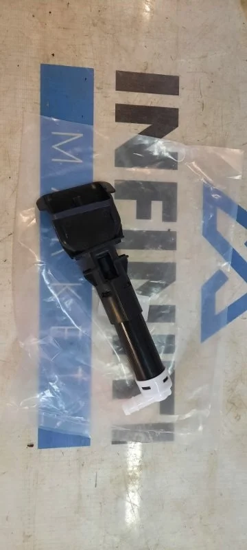 Форсунка омывателя фар правая INFINITI QX60 L50