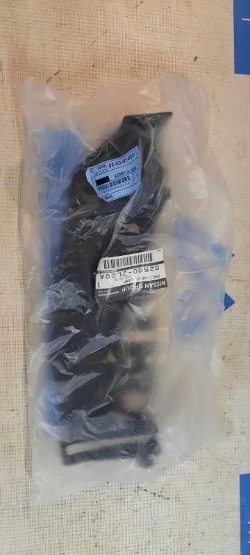 Направляющая фары передняя правая INFINITI Q60