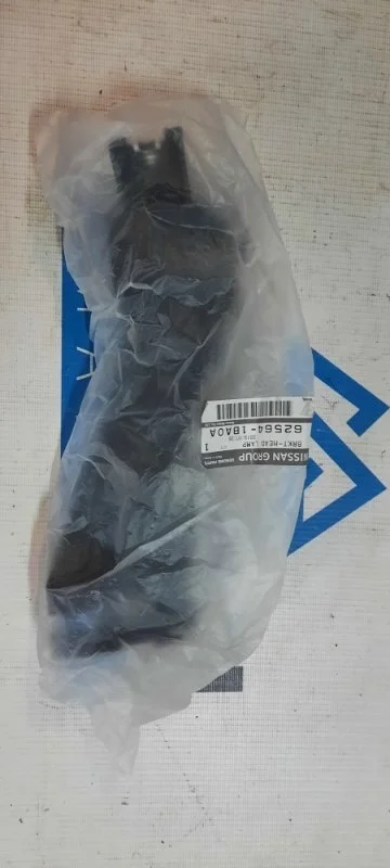 Кронштейн направляющая фары передний правый