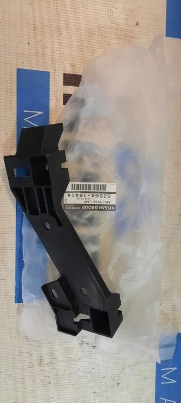 Кронштейн направляющая фары правый INFINITI EX25