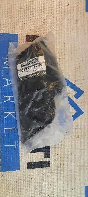 Кронштейн бампера верхний передний левый INFINITI