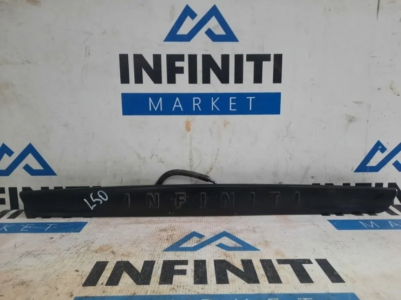 Молдинг крышки багажника верхний задний INFINITI