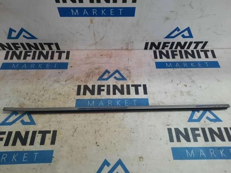 Молдинг двери центральный передний правый INFINITI