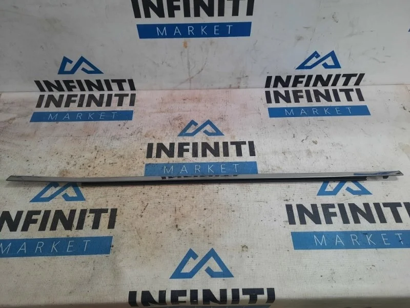 Молдинг двери центральный задний правый INFINITI