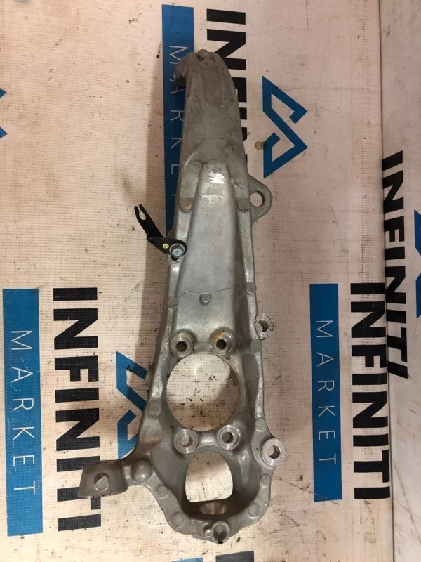 Кулак поворотный ( цапфа ) передний левый INFINITI