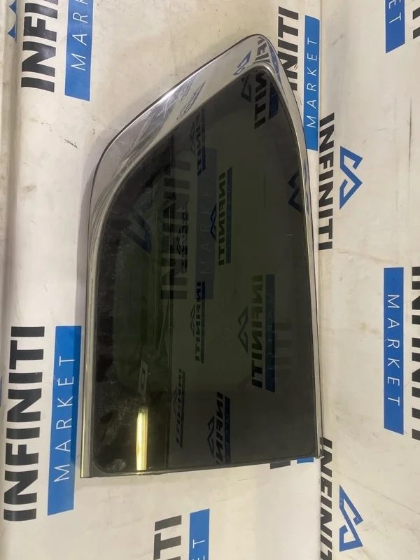Форточка заднего крыла задняя правая INFINITI QX80