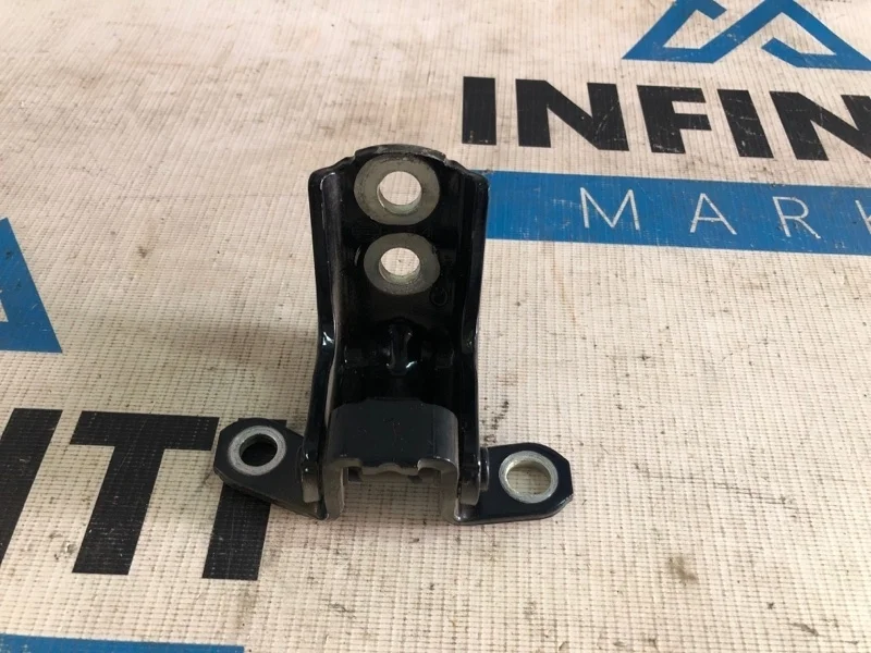 Петля двери верхняя передняя правая INFINITI QX60